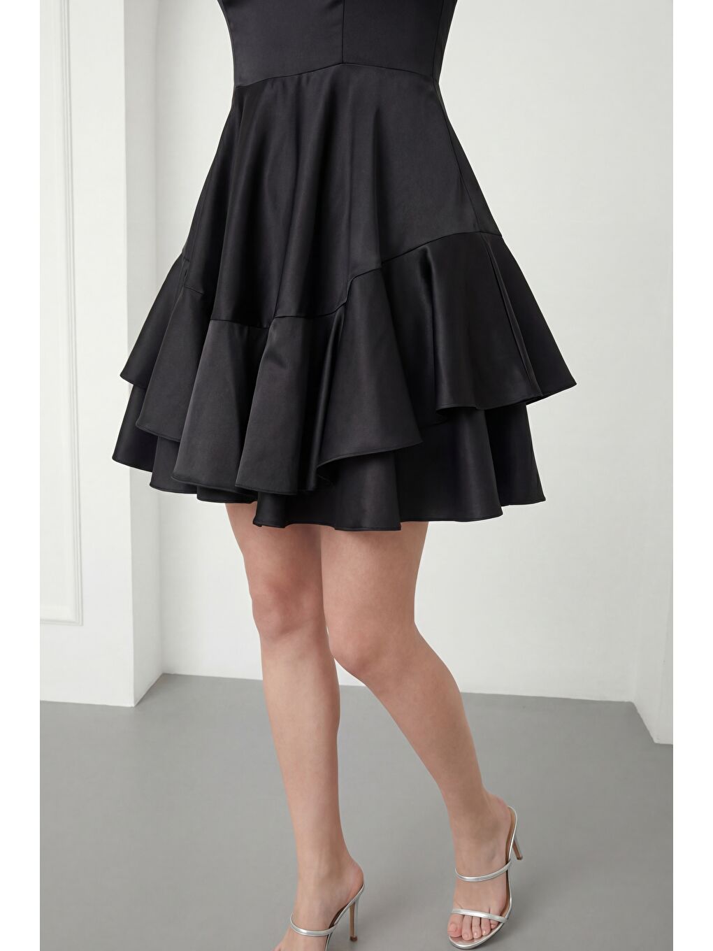 Kadın Siyah Kare Yaka Fırfırlı Mini Saten Mezuniyet Abiye Elbise-3