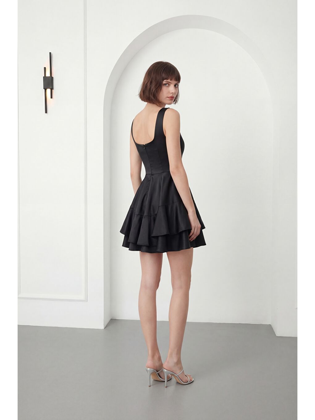 Kadın Siyah Kare Yaka Fırfırlı Mini Saten Mezuniyet Abiye Elbise-4