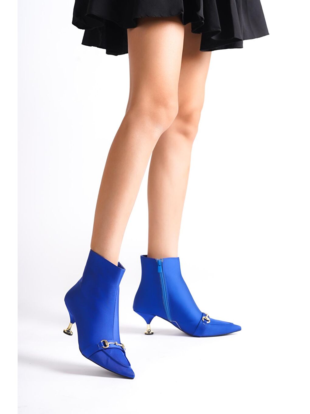 Mavi Sivri Burunlu Piramit Tokalı  Kadın Bot