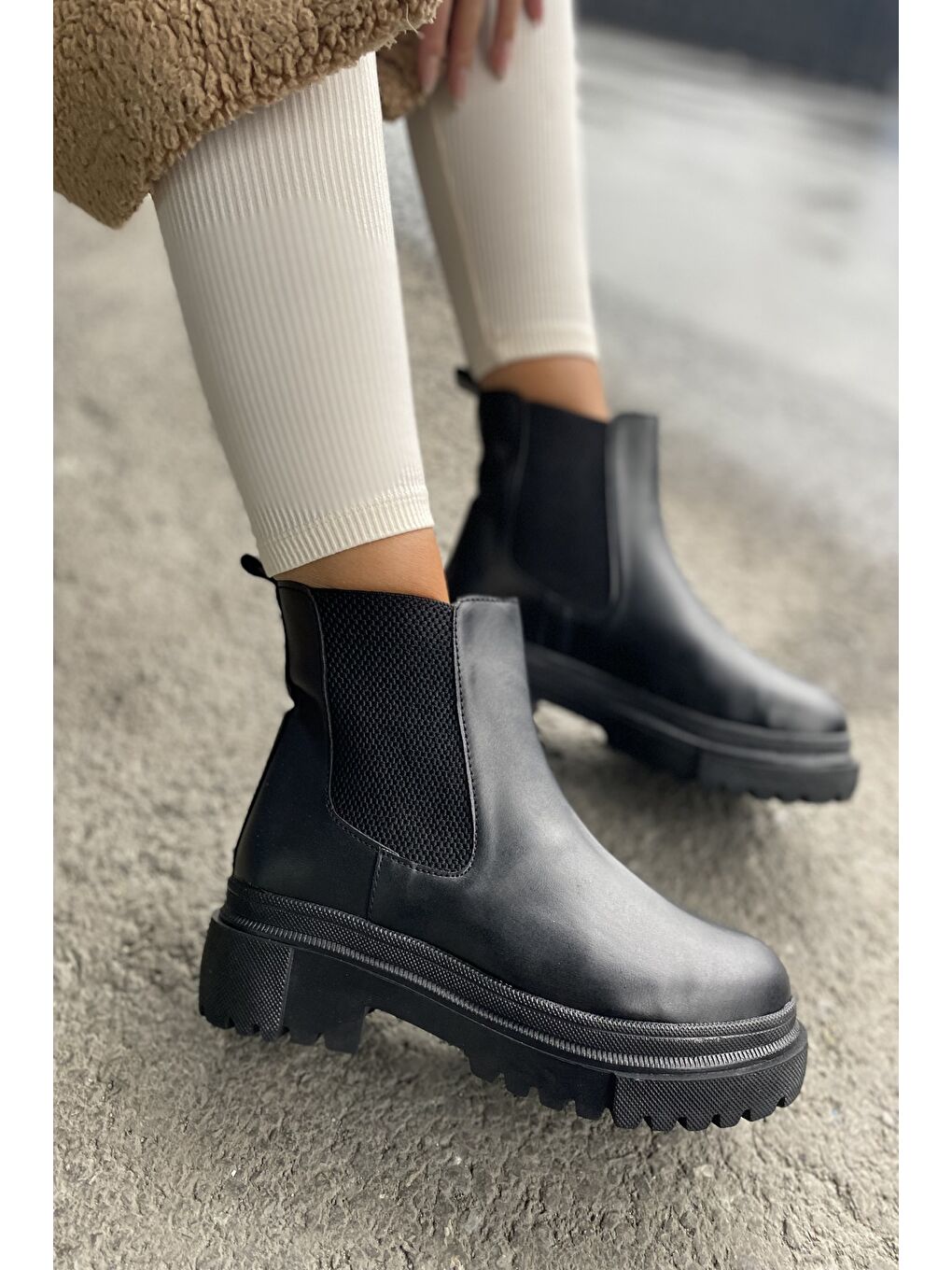Siyah Kadın Bot-1