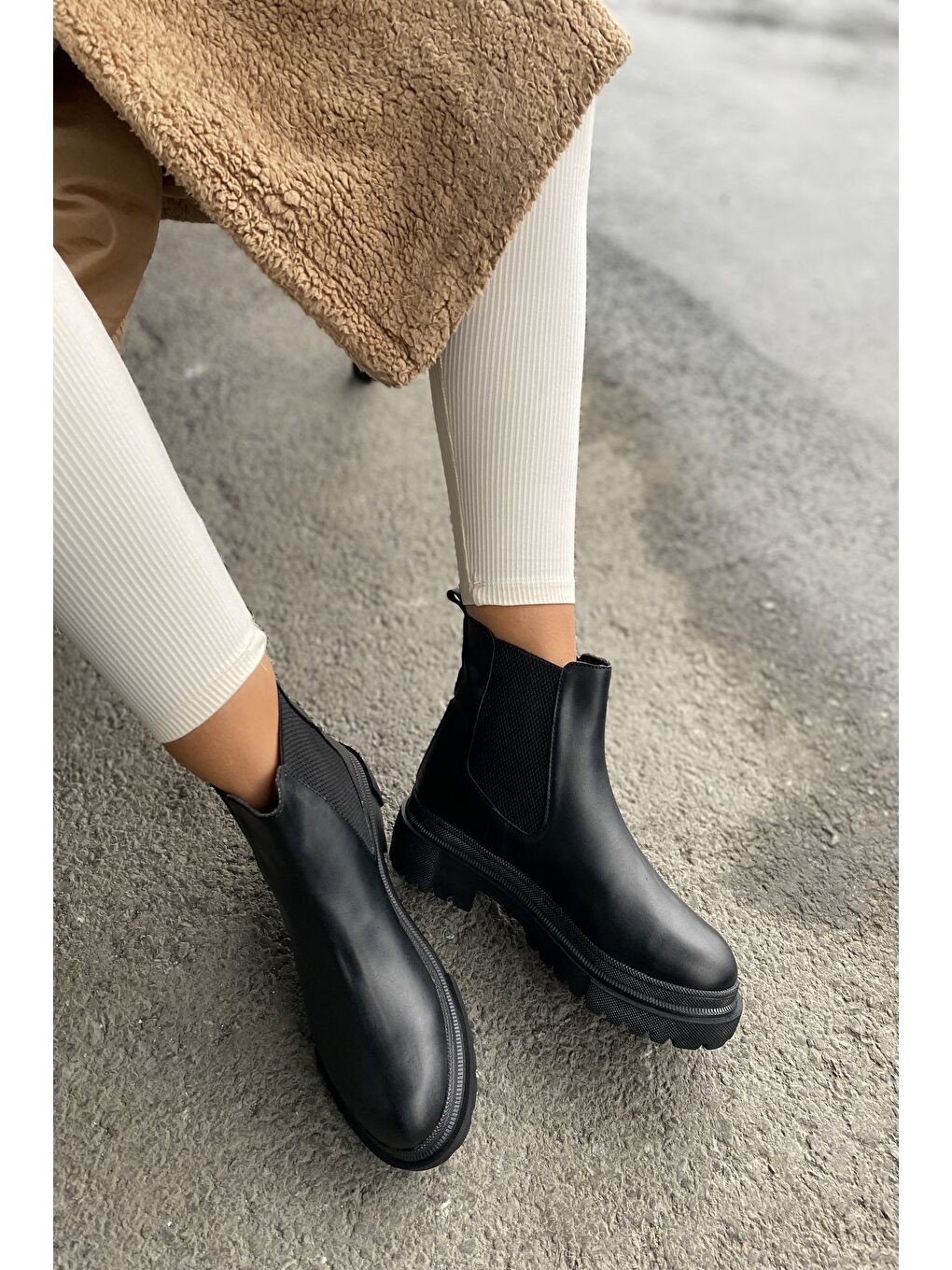 Siyah Kadın Bot-2