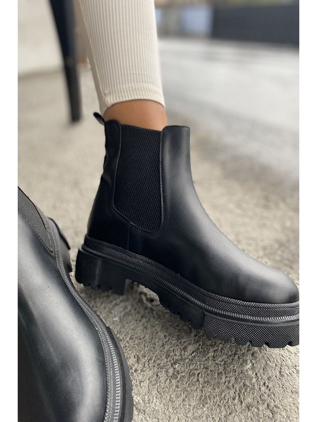 Siyah Kadın Bot-3