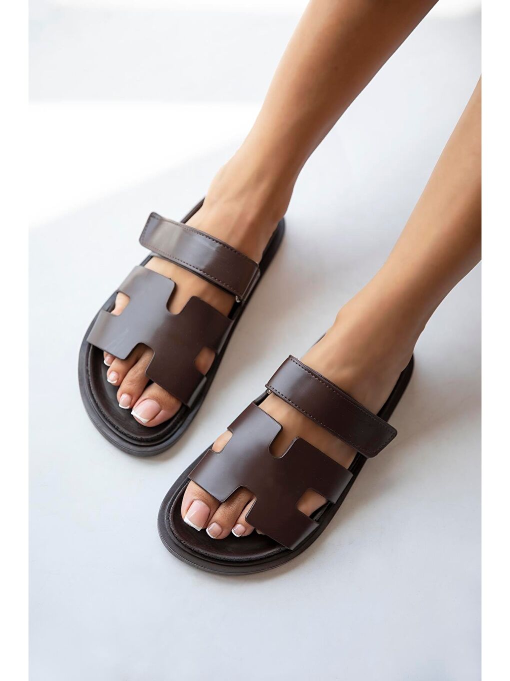 Kahverengi Palmeira Kadın Cırt Bantlı Deri Terlik Kahve