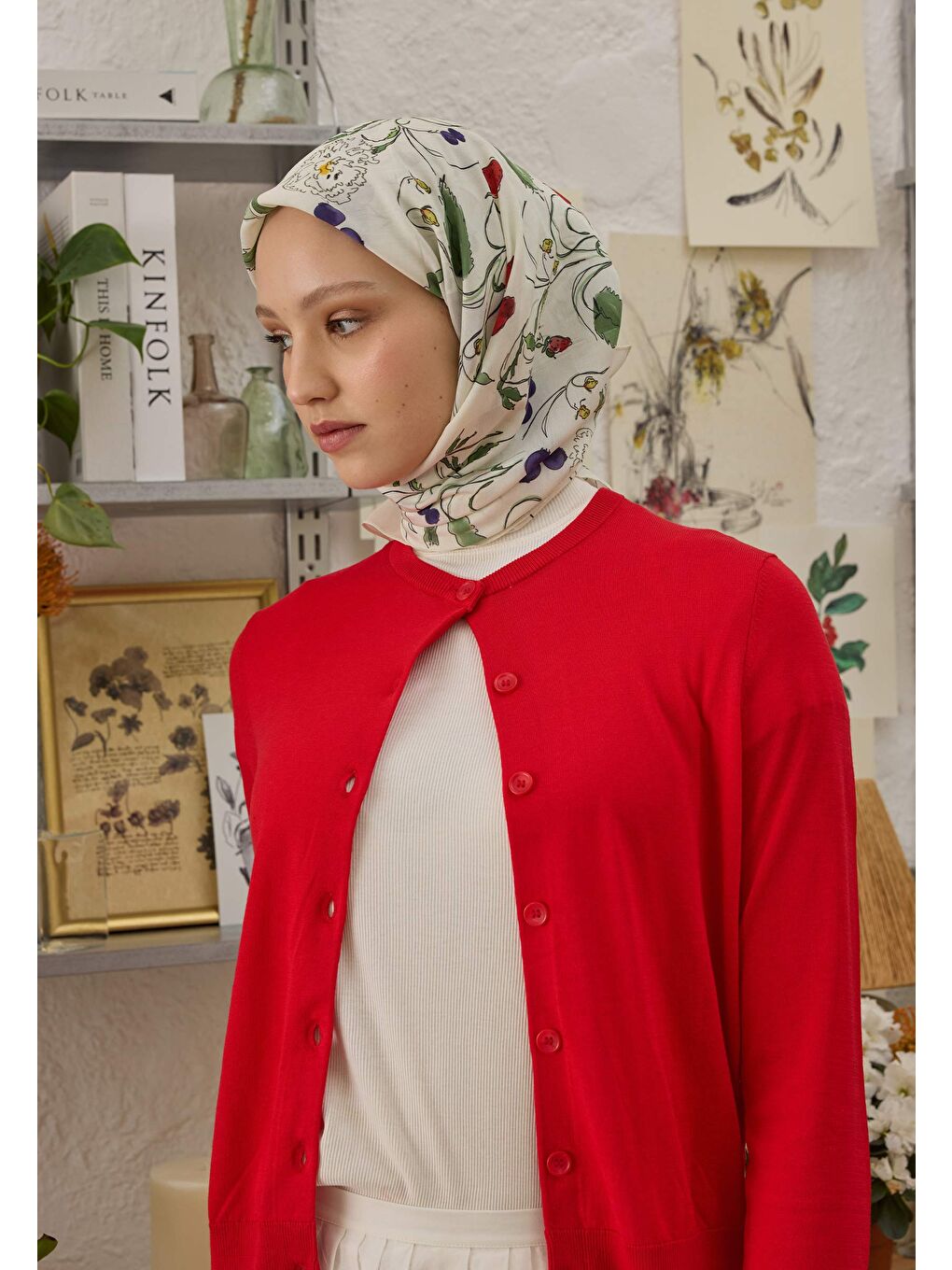 Ekru Strawberry Desen Pamuk İpek Eşarp İnci