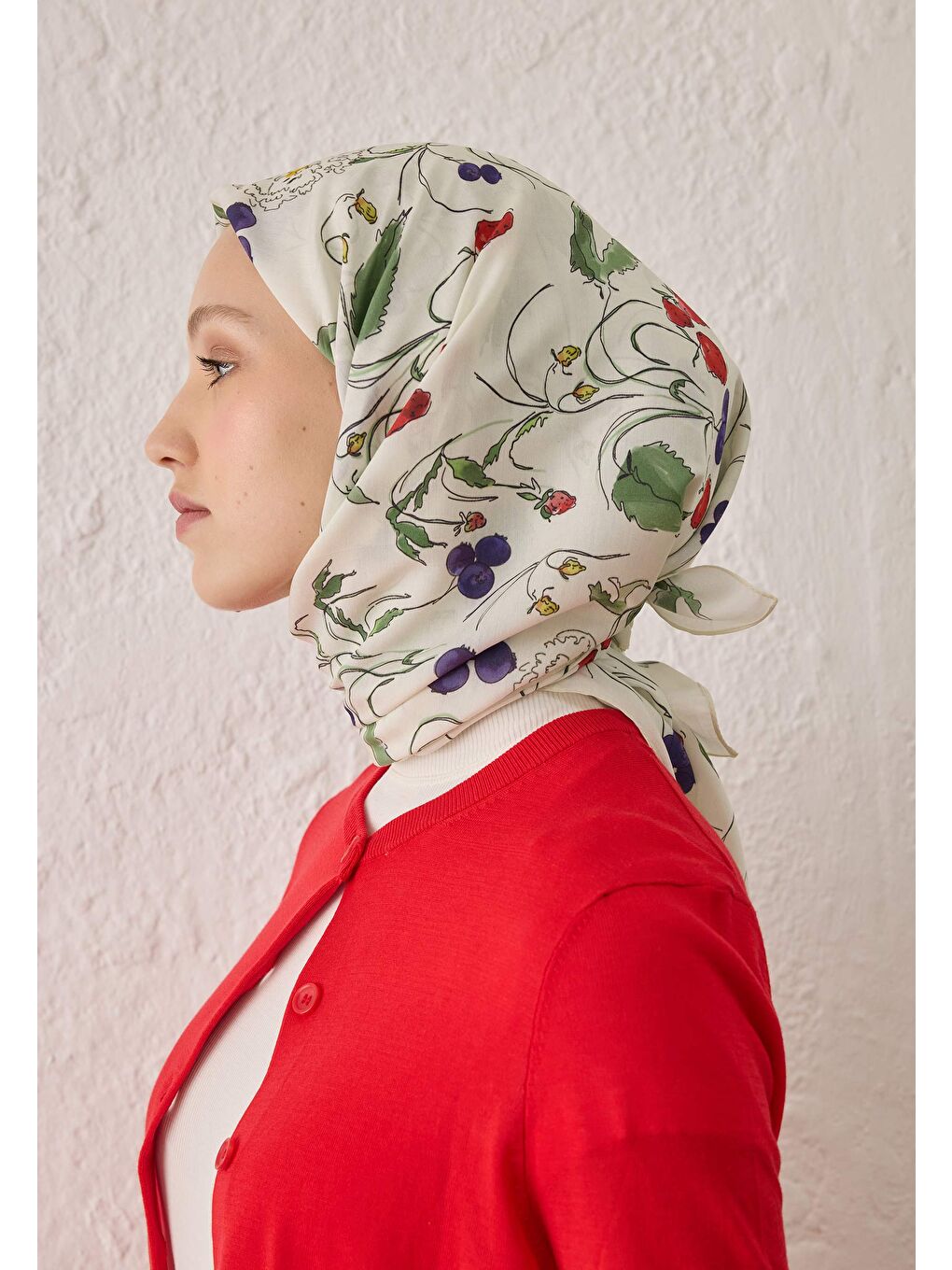 Ekru Strawberry Desen Pamuk İpek Eşarp İnci-3