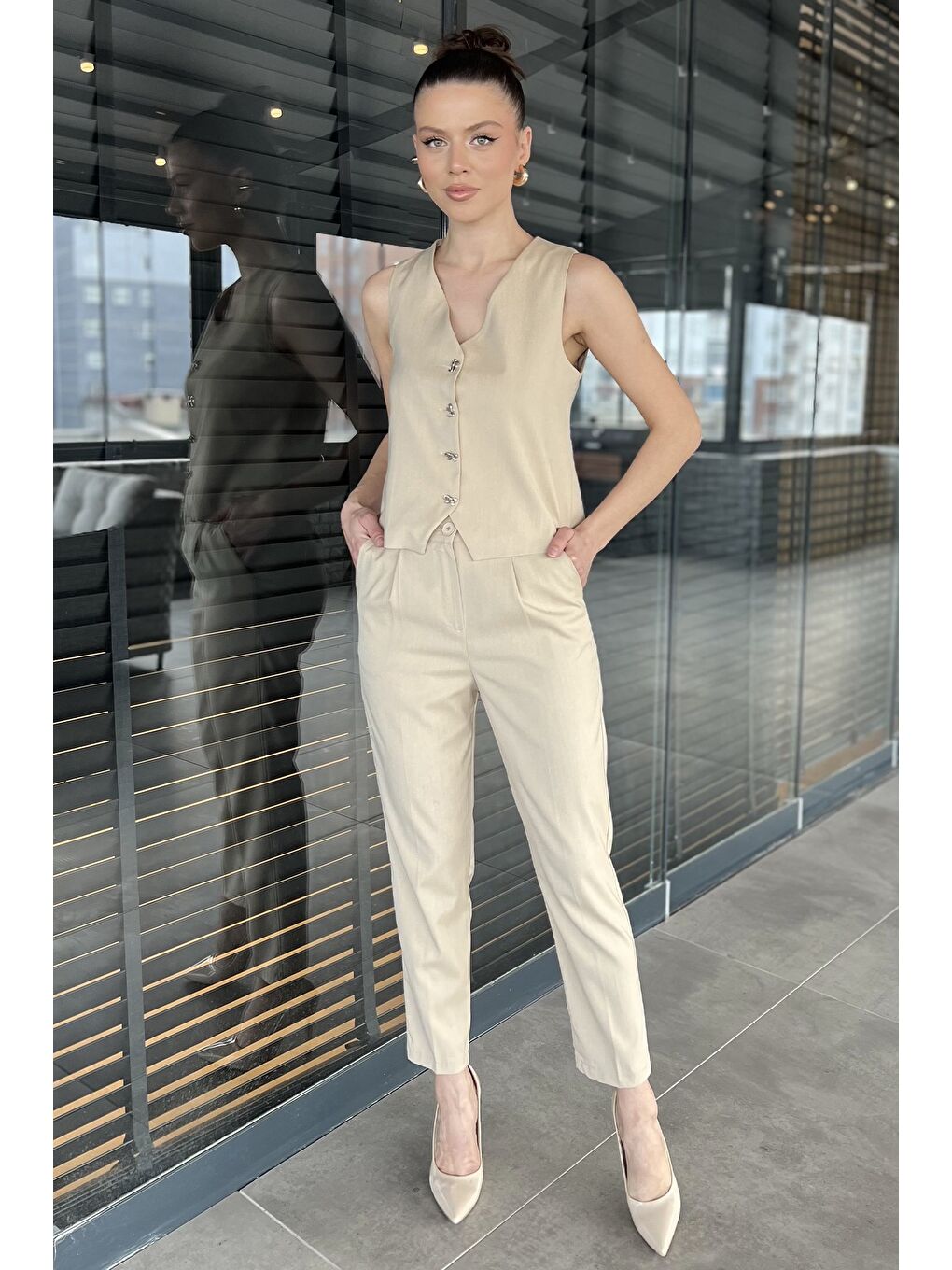 Bej Kadın Düğme Detaylı Astarlı Yelek Pantolon İkili Takım