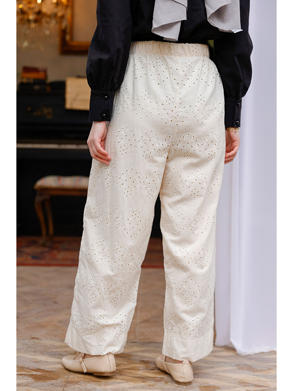 Ekru Kadın Brode Desenli Bel Bağlamalı Pantolon Krem-2