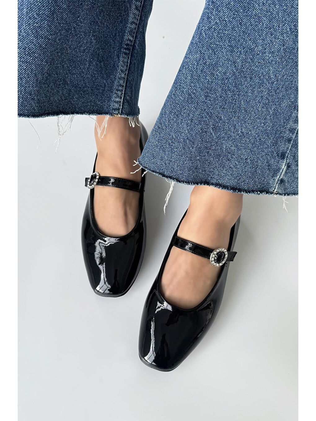 Berny  Kadın  Kemer  Detay  Rugan  Babet Siyah-1