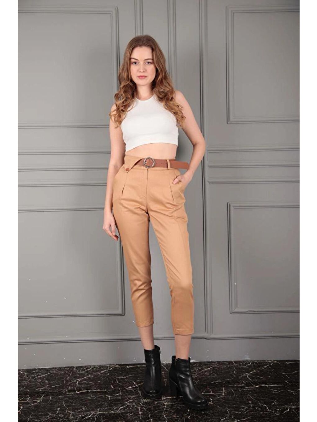 Stil Diva Camel Gabardin Kumaş Kısa Kesim Dar Paça Cepli Kemerli Fermuarlı Pantolon 5178