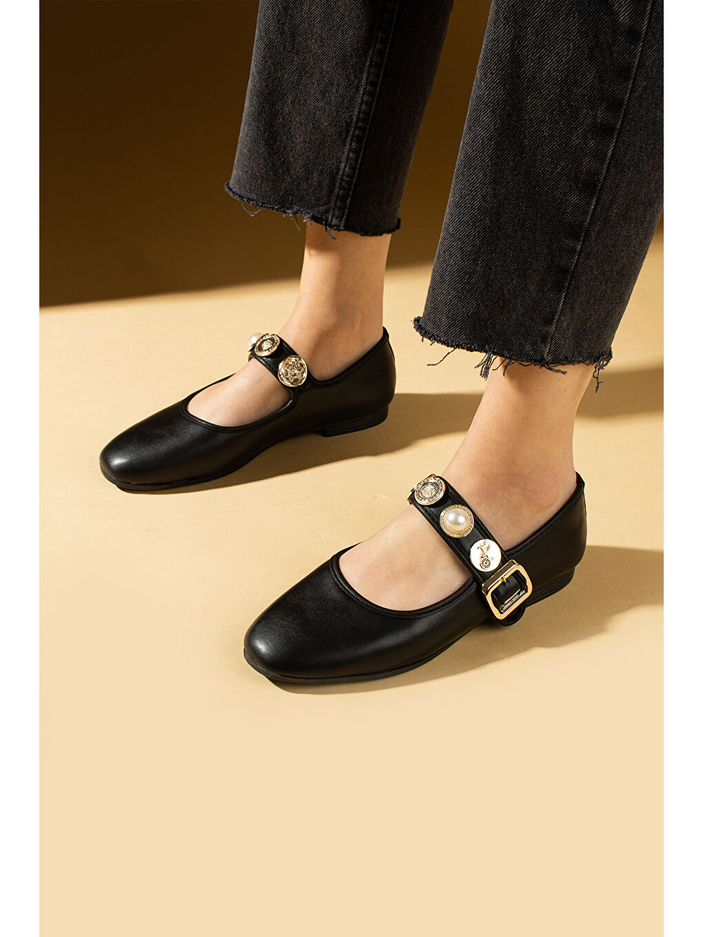 Siyah İncili Tokalı Rahat Taban Kadın Babet 57-40-25-1