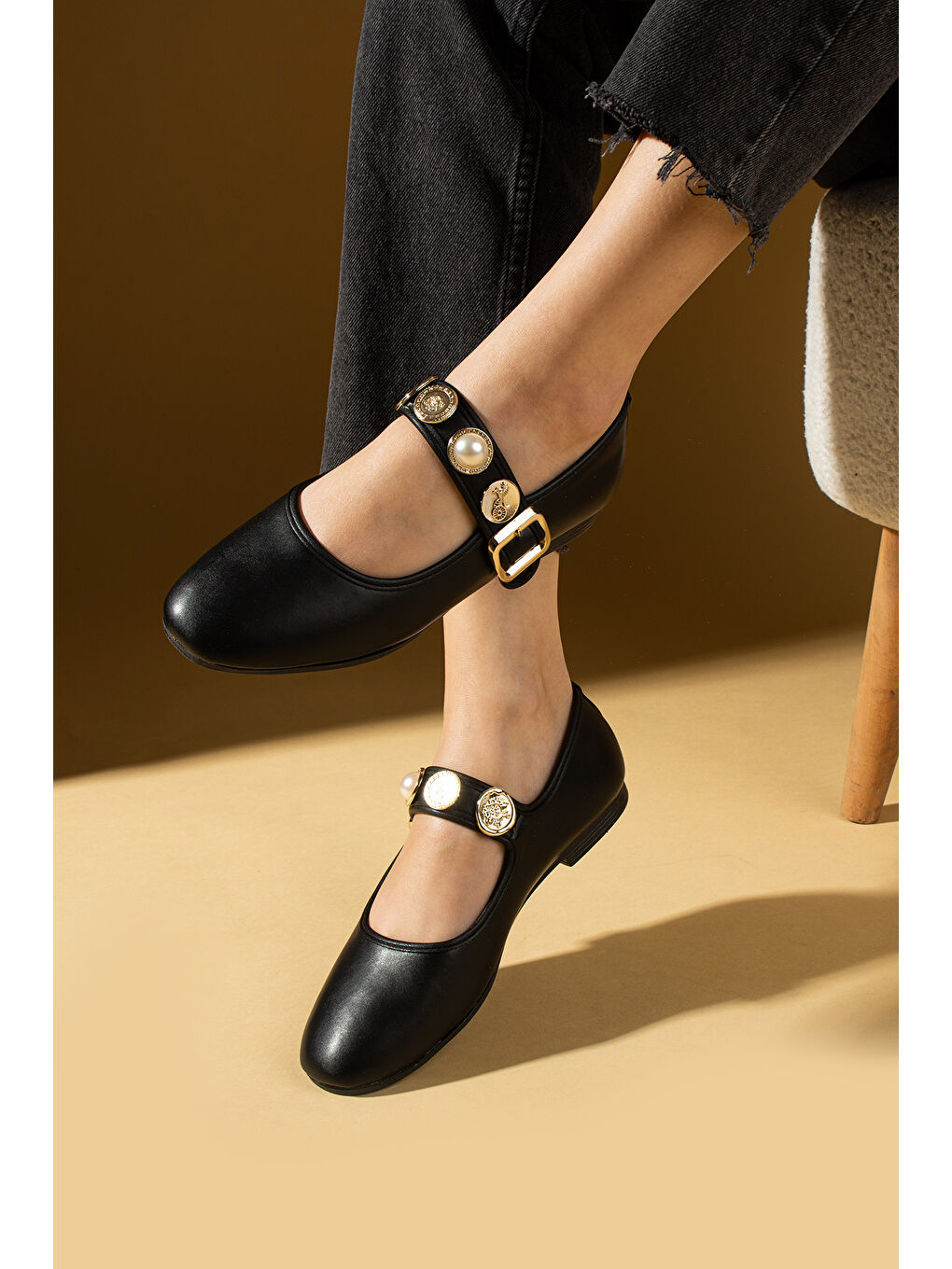 Siyah İncili Tokalı Rahat Taban Kadın Babet 57-40-25-2