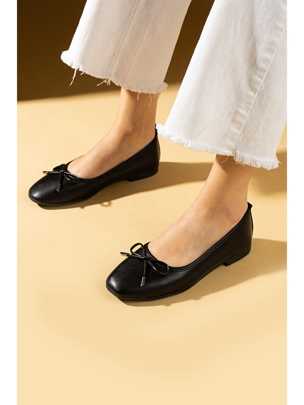 Siyah Fiyonk Detaylı Rahat Taban Kadın Babet 57-34-25Cilt