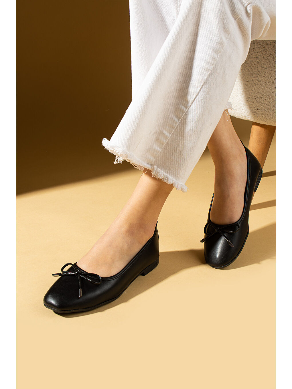 Siyah Fiyonk Detaylı Rahat Taban Kadın Babet 57-34-25Cilt-1