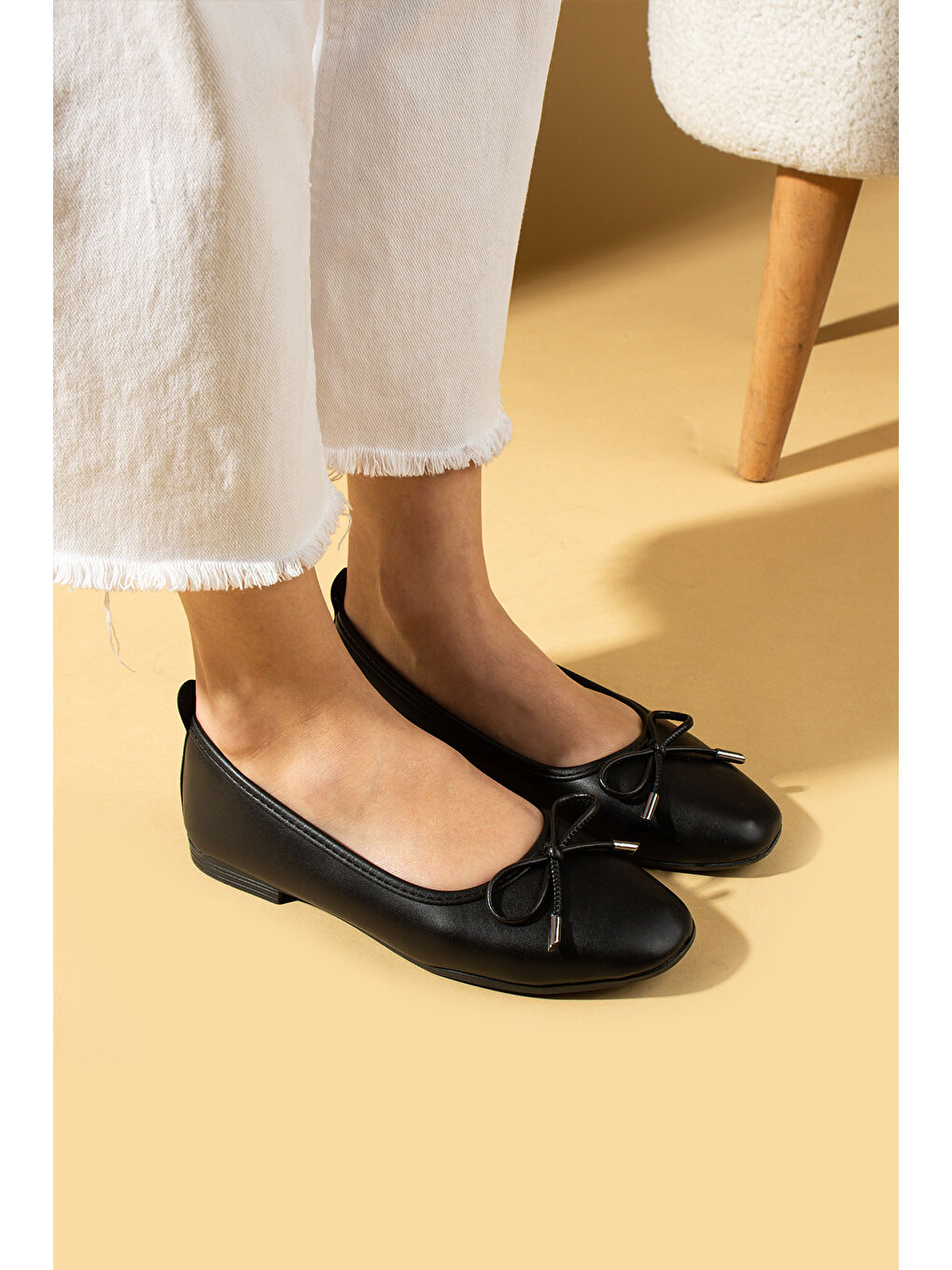 Siyah Fiyonk Detaylı Rahat Taban Kadın Babet 57-34-25Cilt-2