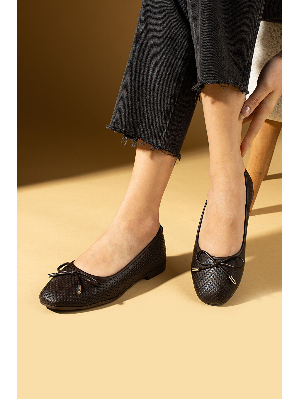 Kahverengi Lazer Kesim Fiyonk Detaylı Rahat Taban Kadın Babet 57-34-25Lazer-1