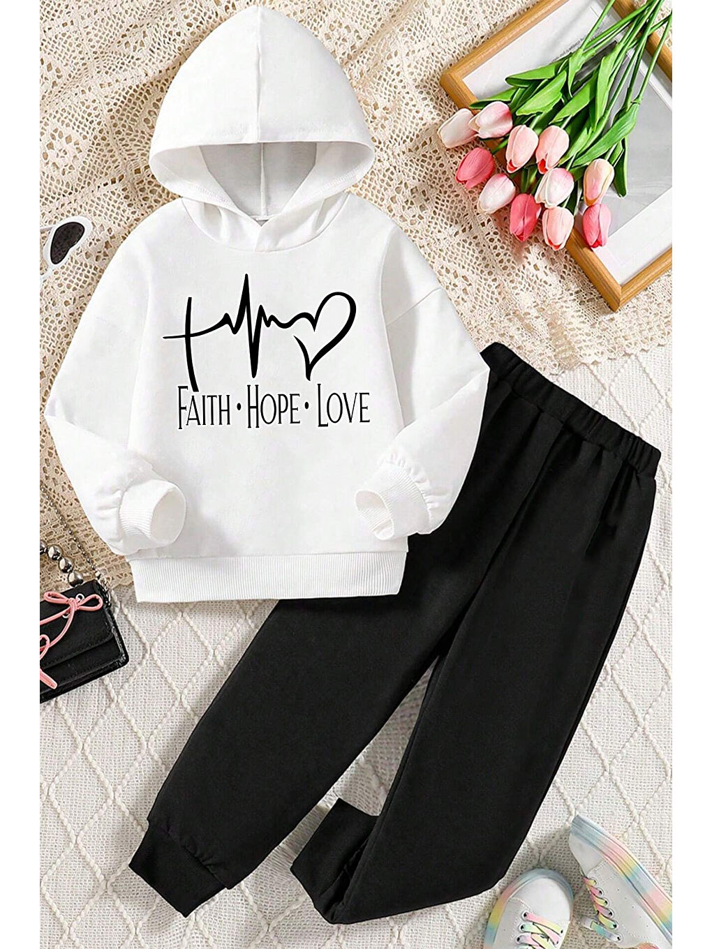 Beyaz Nabız Kalp Baskılı Erkek - Kız Rahat Eşofman Takımı