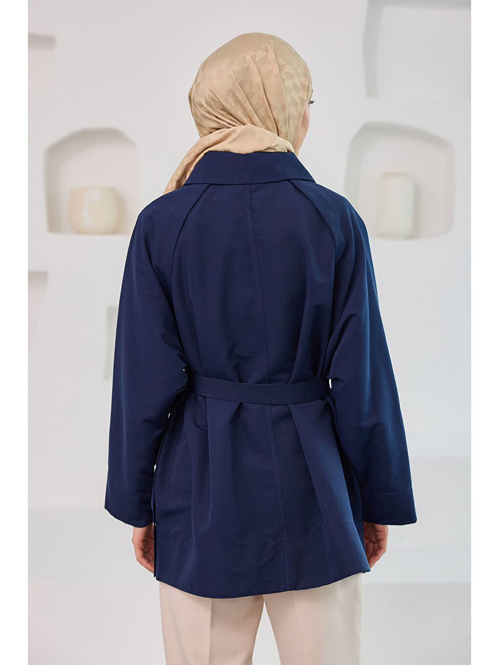 Kadın Yanları Açılabilir Çıt Çıt Detaylı Kısa Trenç Lacivert-4