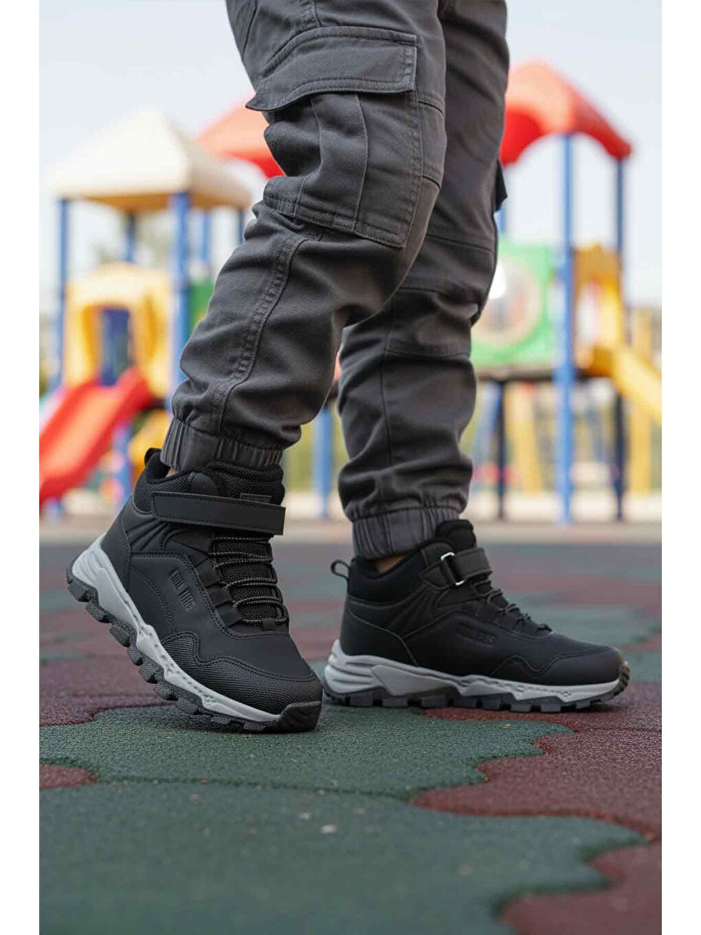 Siyah Gri Cırtlı Kaymaz Taban Erkek Çocuk Outdoor Bot Doruk F-2