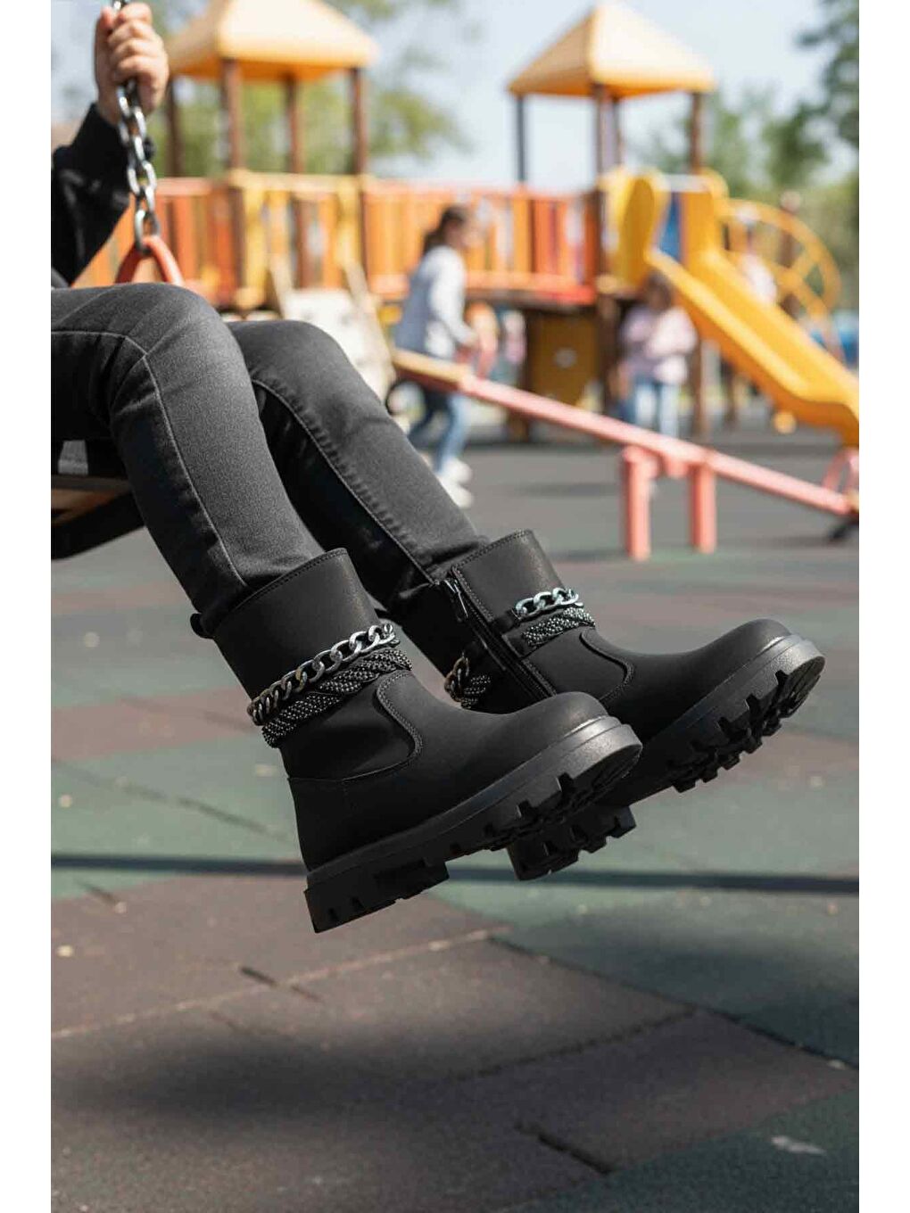 Siyah İçi Polarlı Kaymaz Kız Çocuk Çizme-2