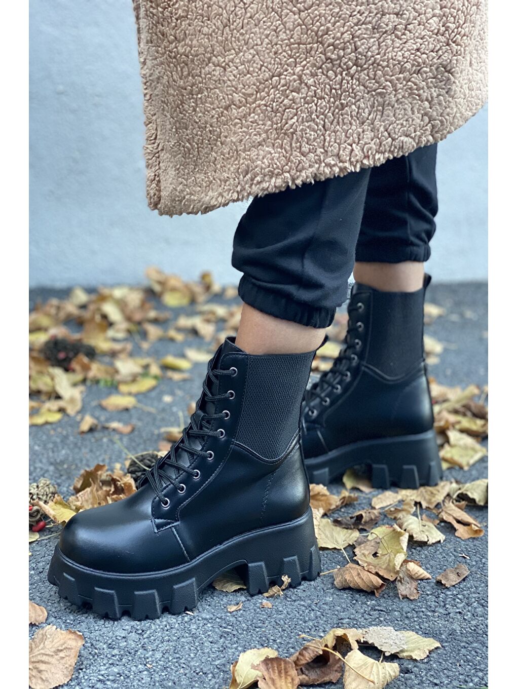 Siyah Bayan Kenarları Örgü Lastik Hafif Tabanlı Bot-2