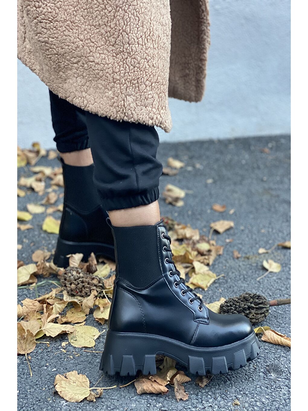 Siyah Bayan Kenarları Örgü Lastik Hafif Tabanlı Bot-4