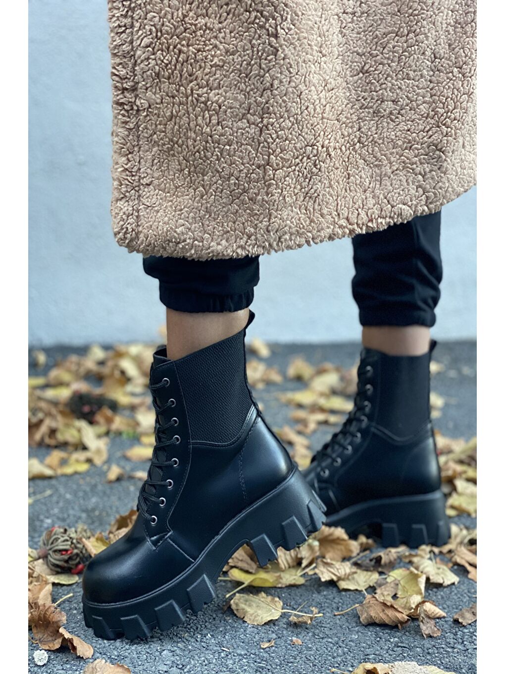 Siyah Bayan Kenarları Örgü Lastik Hafif Tabanlı Bot-5