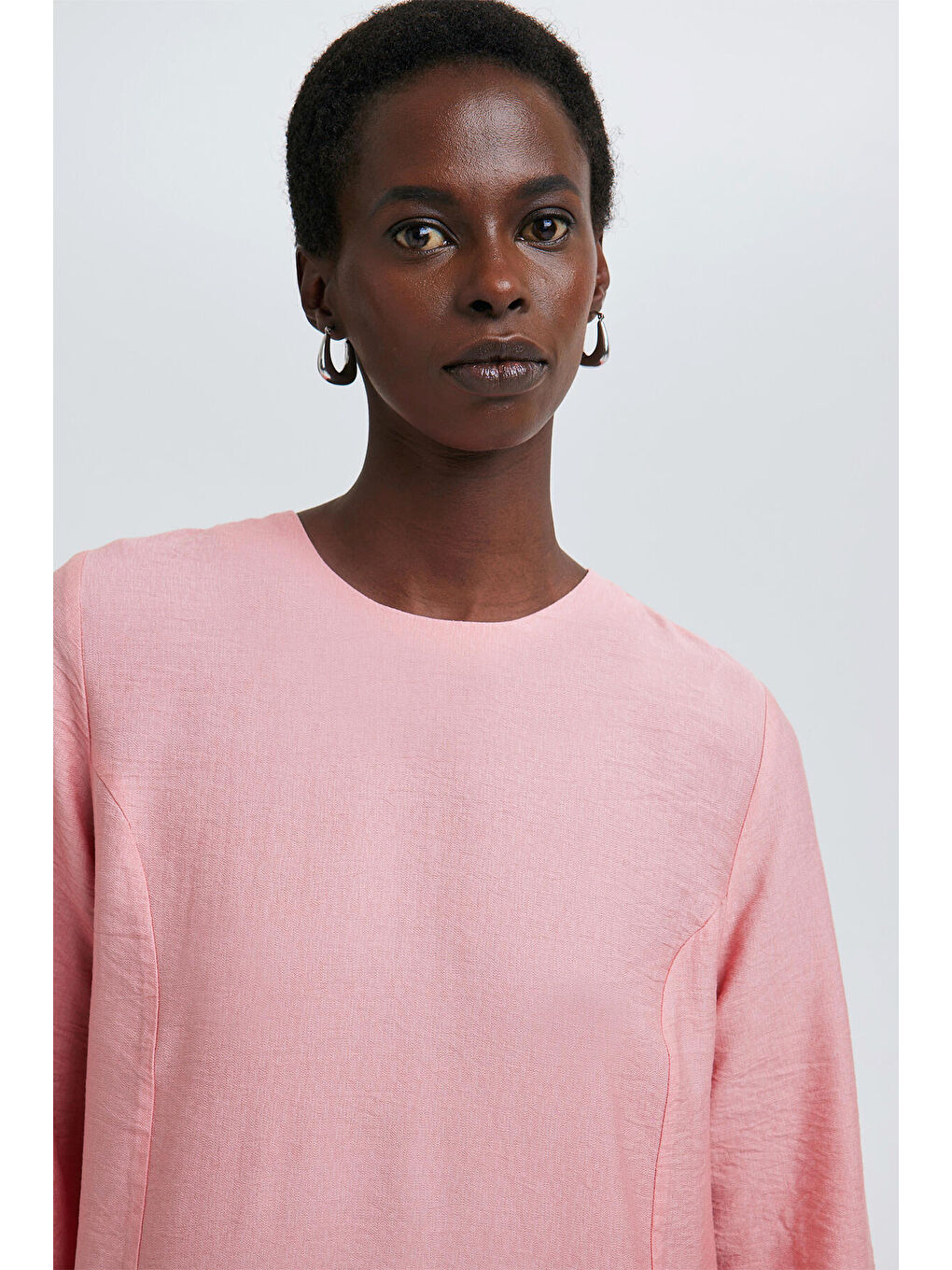 Pembe Etek Ucu Büzgülü Keten Dokulu Elbise-4