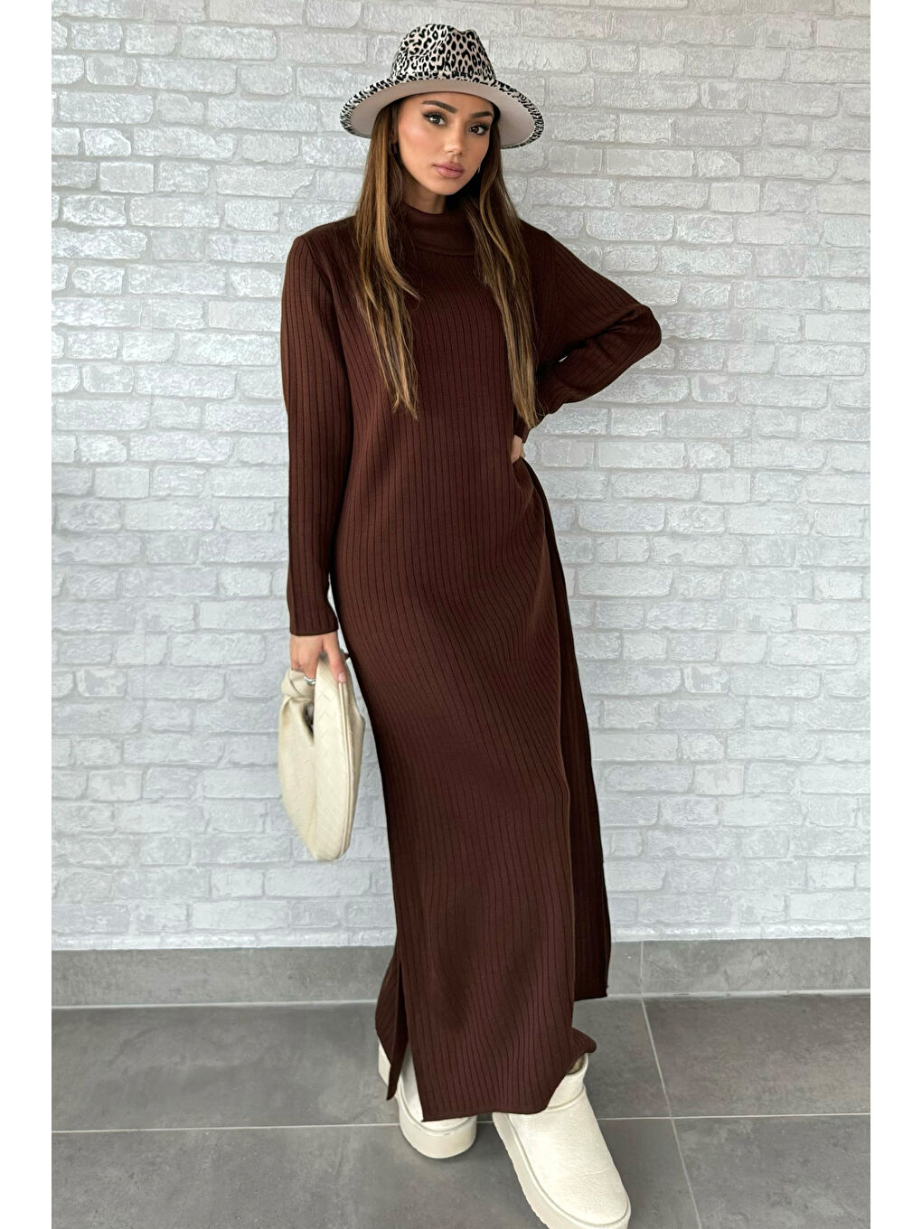Kahverengi Kadın Yaka Fermuarlı Fitilli Tesettür Triko Elbise-1