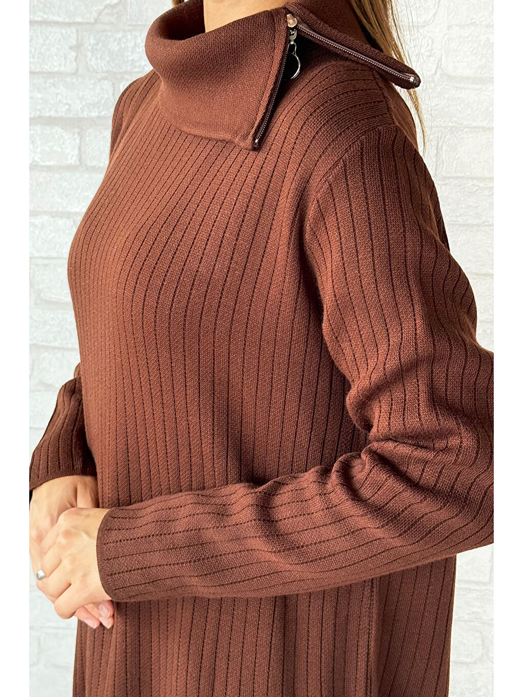 Kahverengi Kadın Yaka Fermuarlı Fitilli Tesettür Triko Elbise-5