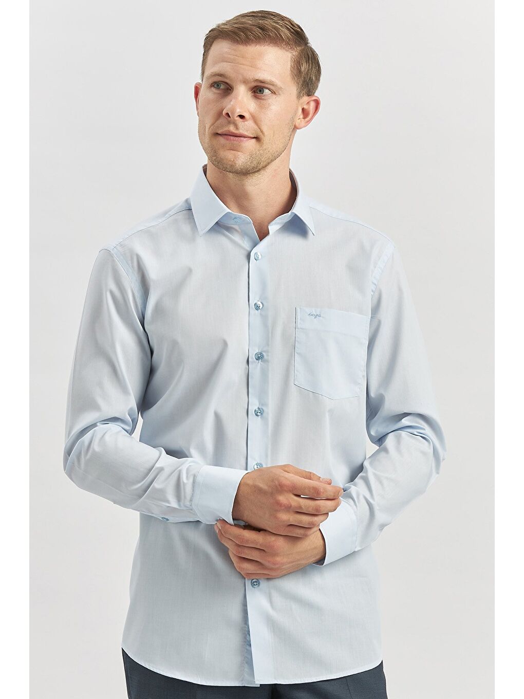 Mavi Uzun Kollu Sert Yaka Cepli Pamuklu Basic Comfort Fit Rahat Kesim Gömlek 1004240051