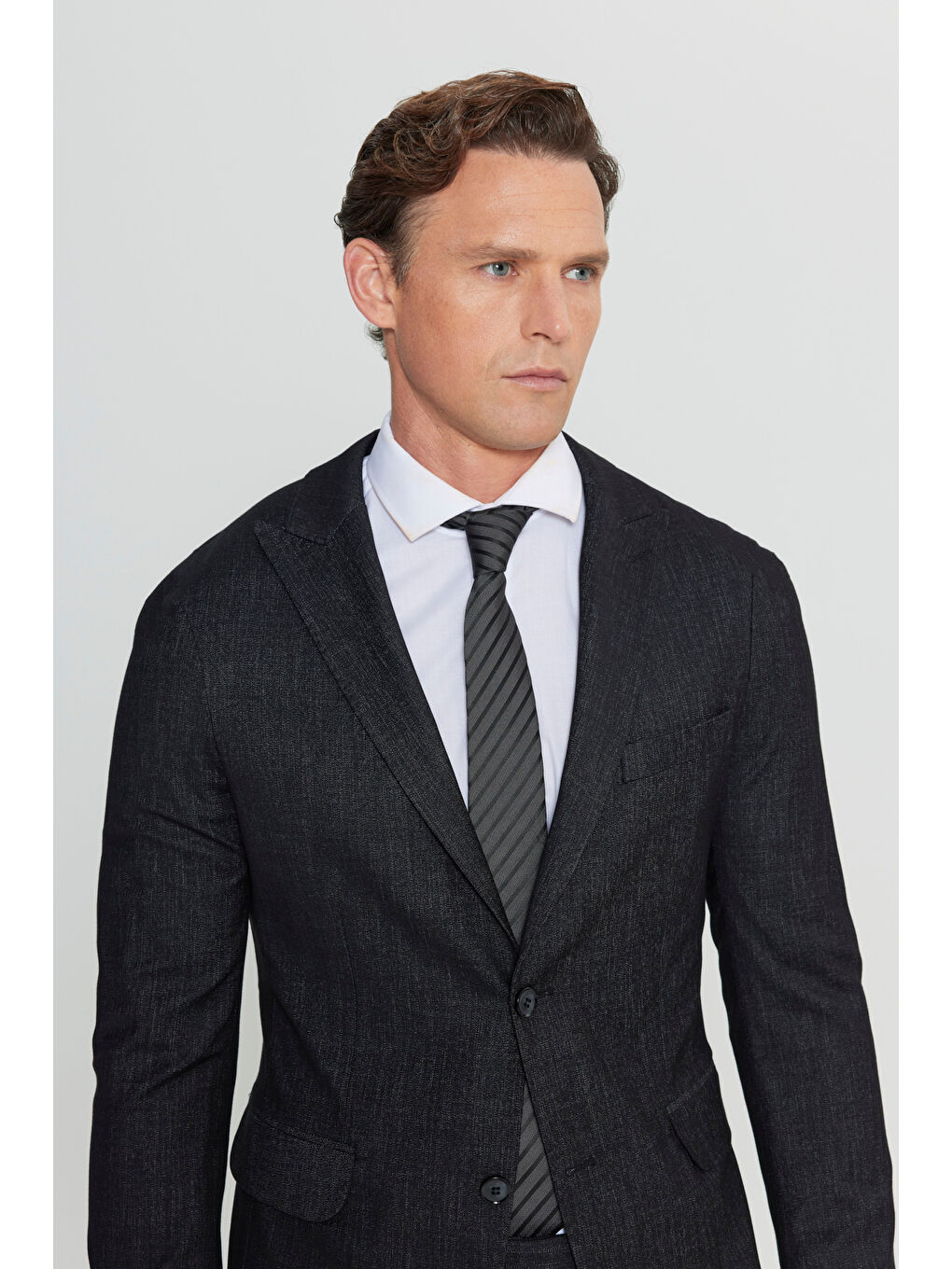 Erkek Siyah Dar Kesim Kırlangıç Yaka Desenli Kapak Cepli Takım Elbise-4