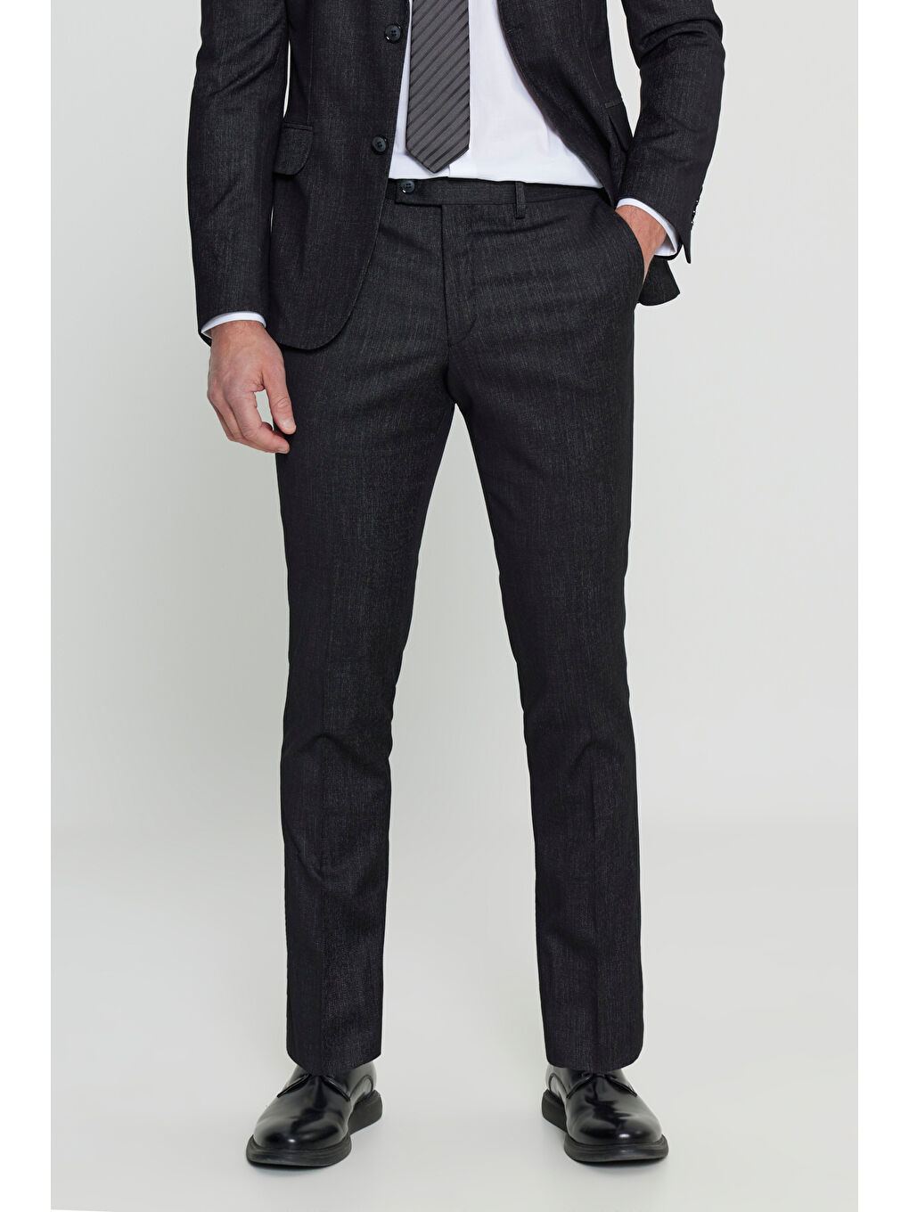 Erkek Siyah Dar Kesim Kırlangıç Yaka Desenli Kapak Cepli Takım Elbise-5