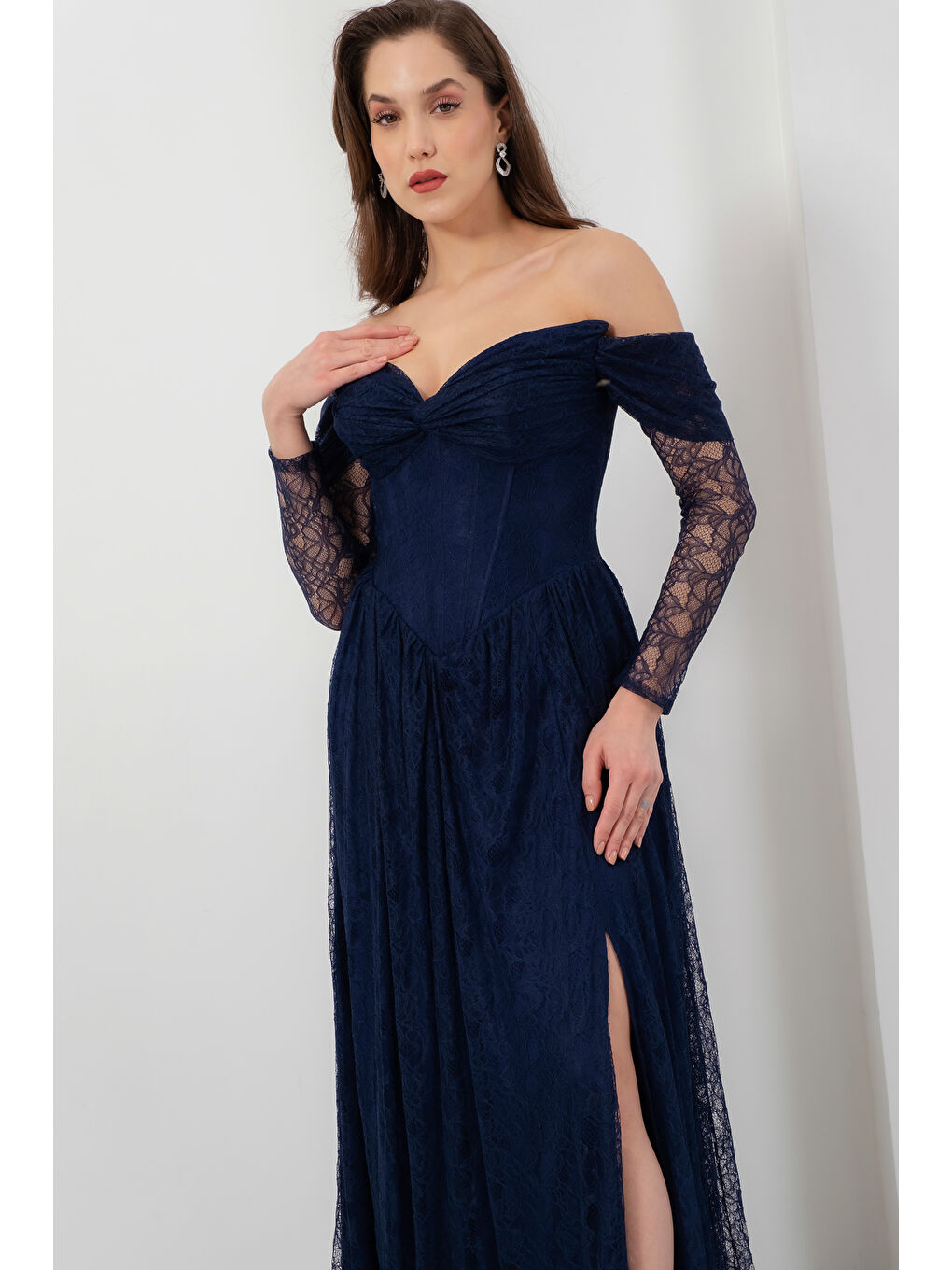 Kadın Lacivert Kayık Yaka Dantel Detay Uzun Abiye Elbise-2
