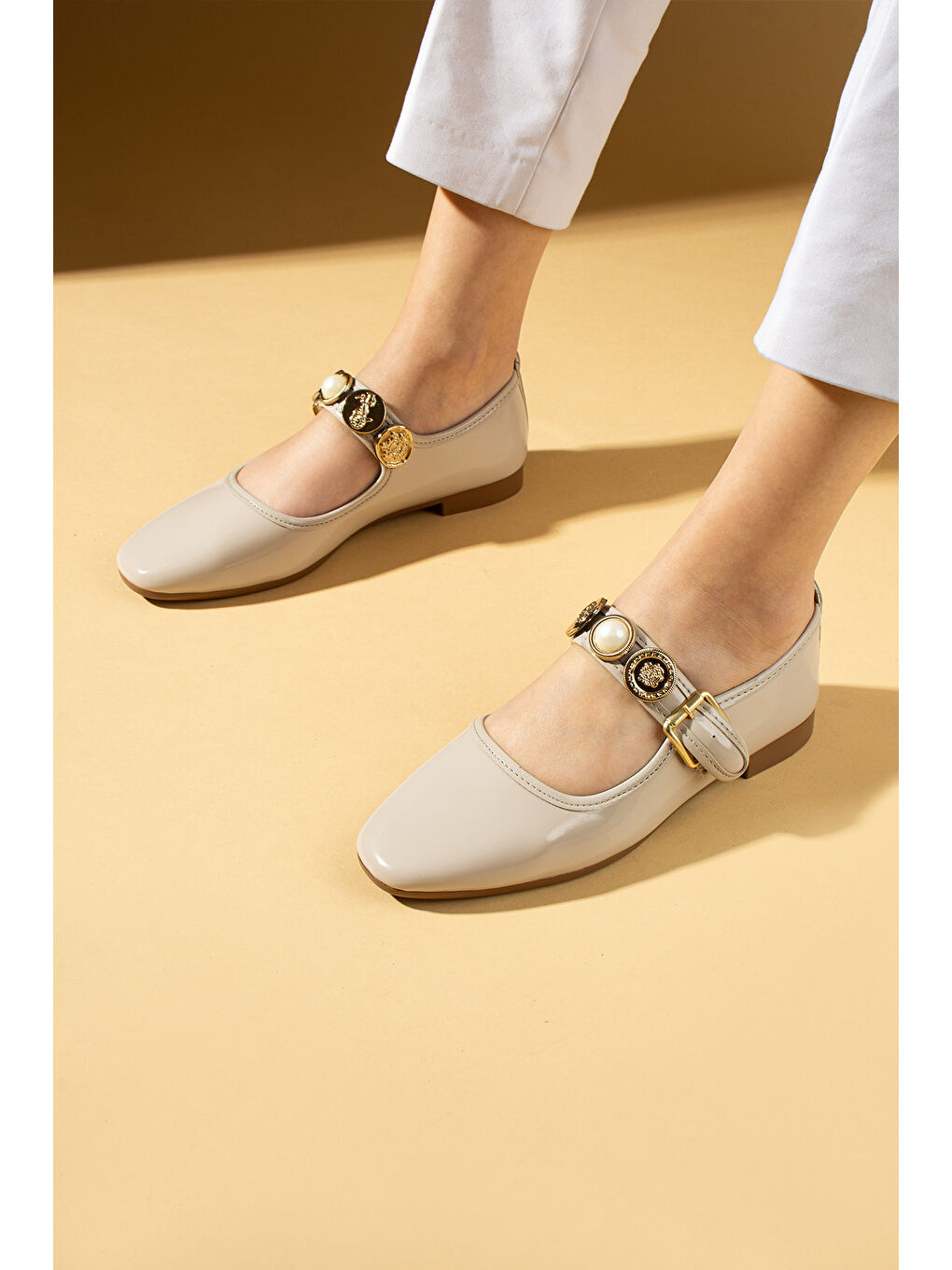 Bej İncili Tokalı Rahat Taban Kadın Babet 57-40-25Rugan-1