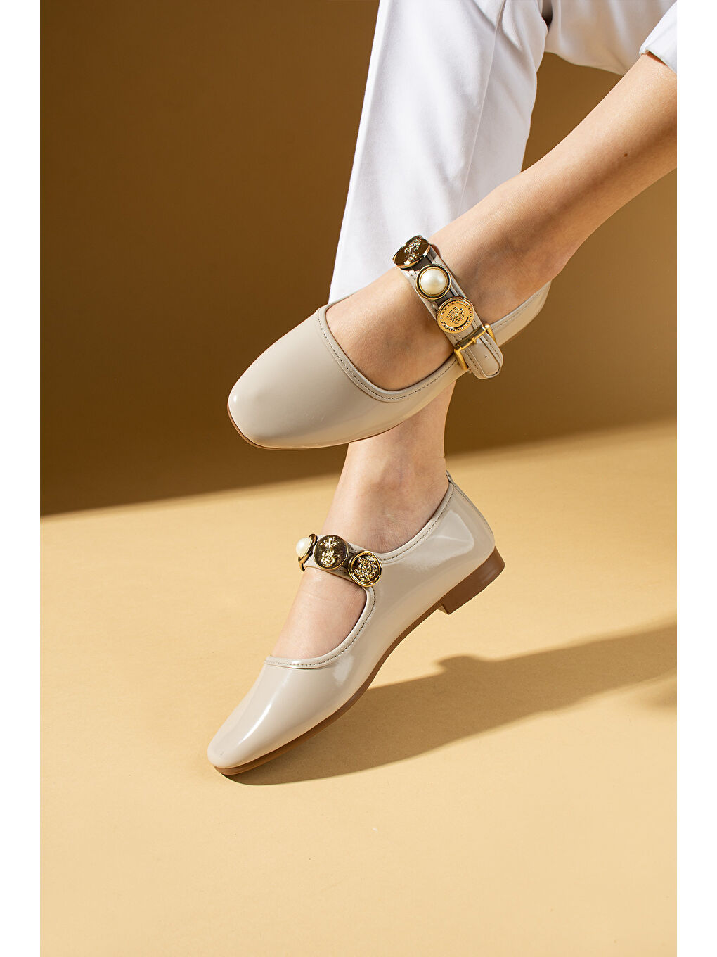 Bej İncili Tokalı Rahat Taban Kadın Babet 57-40-25Rugan-2