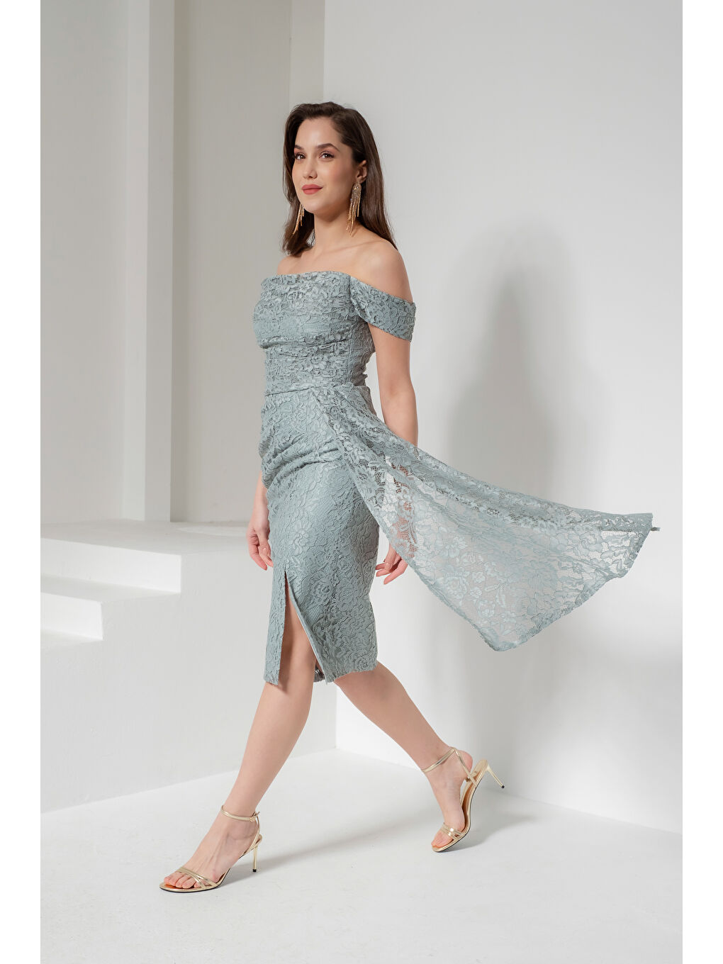 Kadın Mint Yeşili Kayık Yaka Dantelli Midi Abiye Elbise