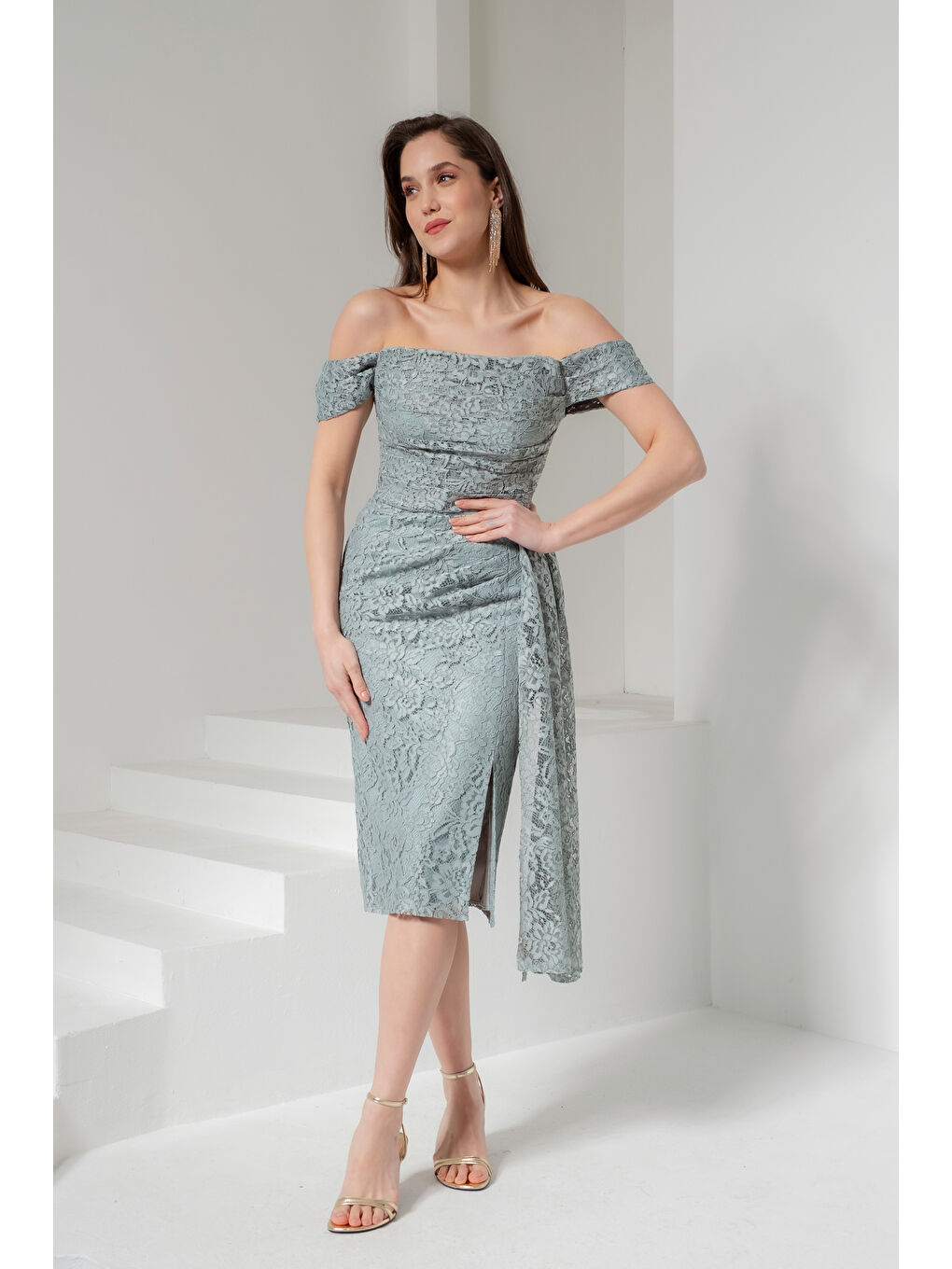 Kadın Mint Yeşili Kayık Yaka Dantelli Midi Abiye Elbise-1