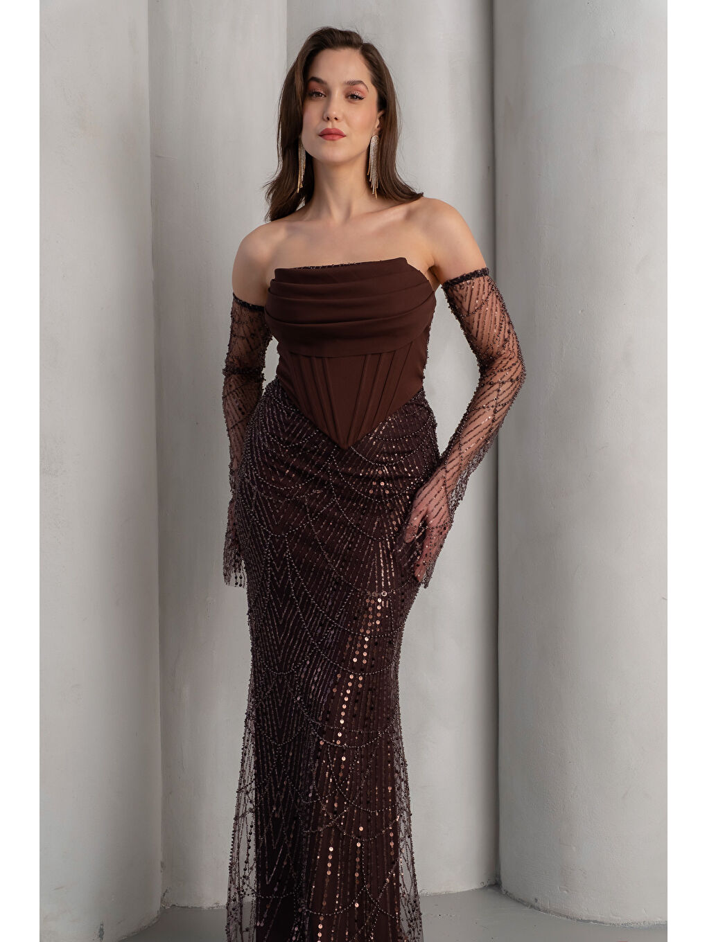 Kadın Kahverengi Straplez Yaka Boncuklu Uzun Abiye Elbise-2