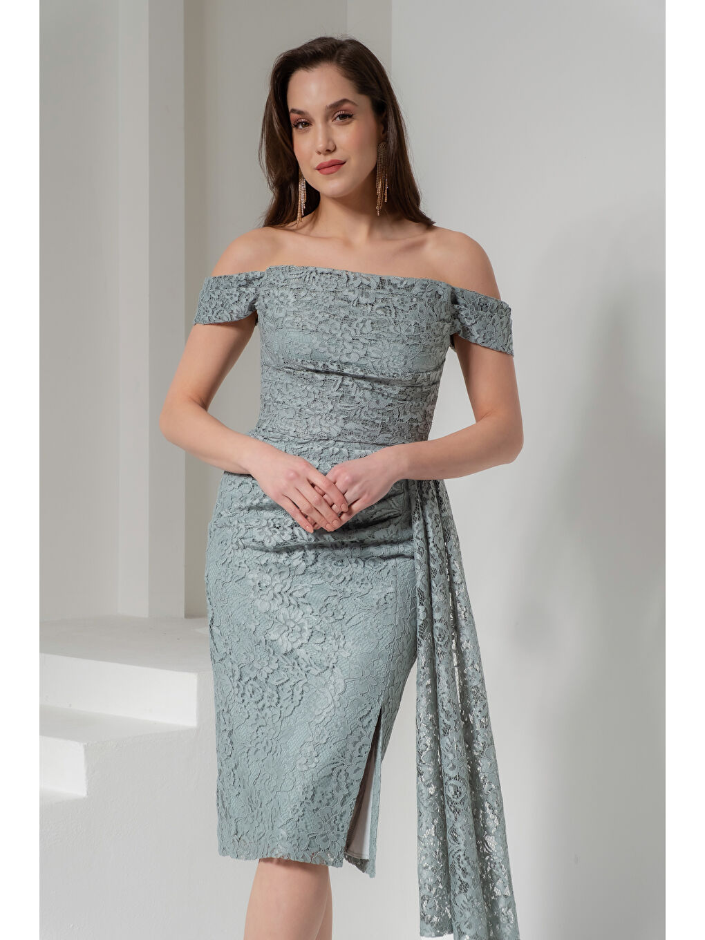 Kadın Mint Yeşili Kayık Yaka Dantelli Midi Abiye Elbise-2