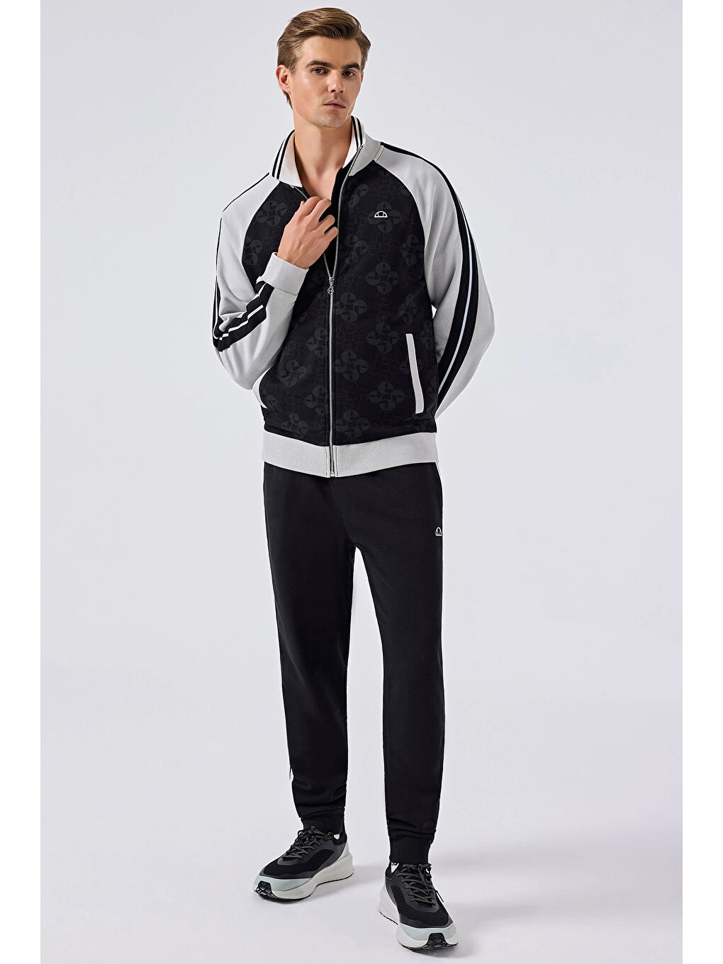 Siyah Pamuklu Kontrast Şeritli Normal Bel Lastikli Paça Eşofman Altı 5SM4363-BK-2