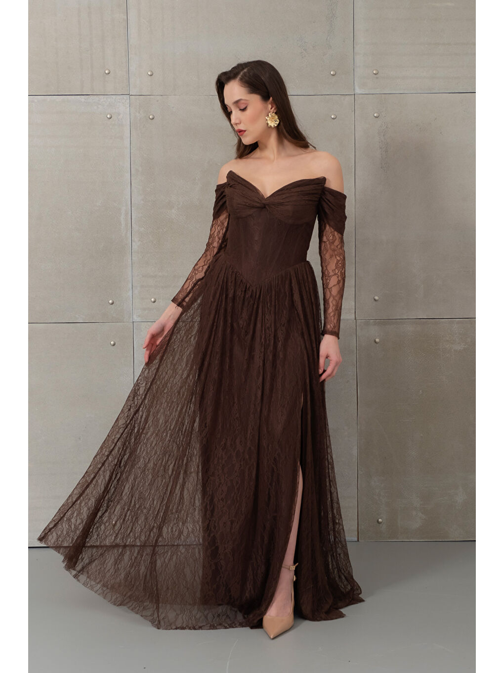 Kadın Kahverengi Kayık Yaka Dantel Detay Uzun Abiye Elbise