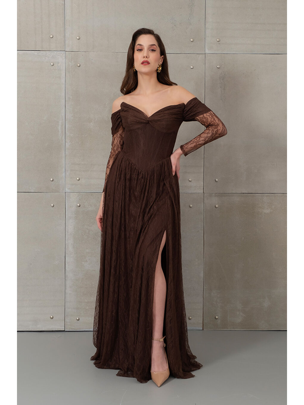 Kadın Kahverengi Kayık Yaka Dantel Detay Uzun Abiye Elbise-1