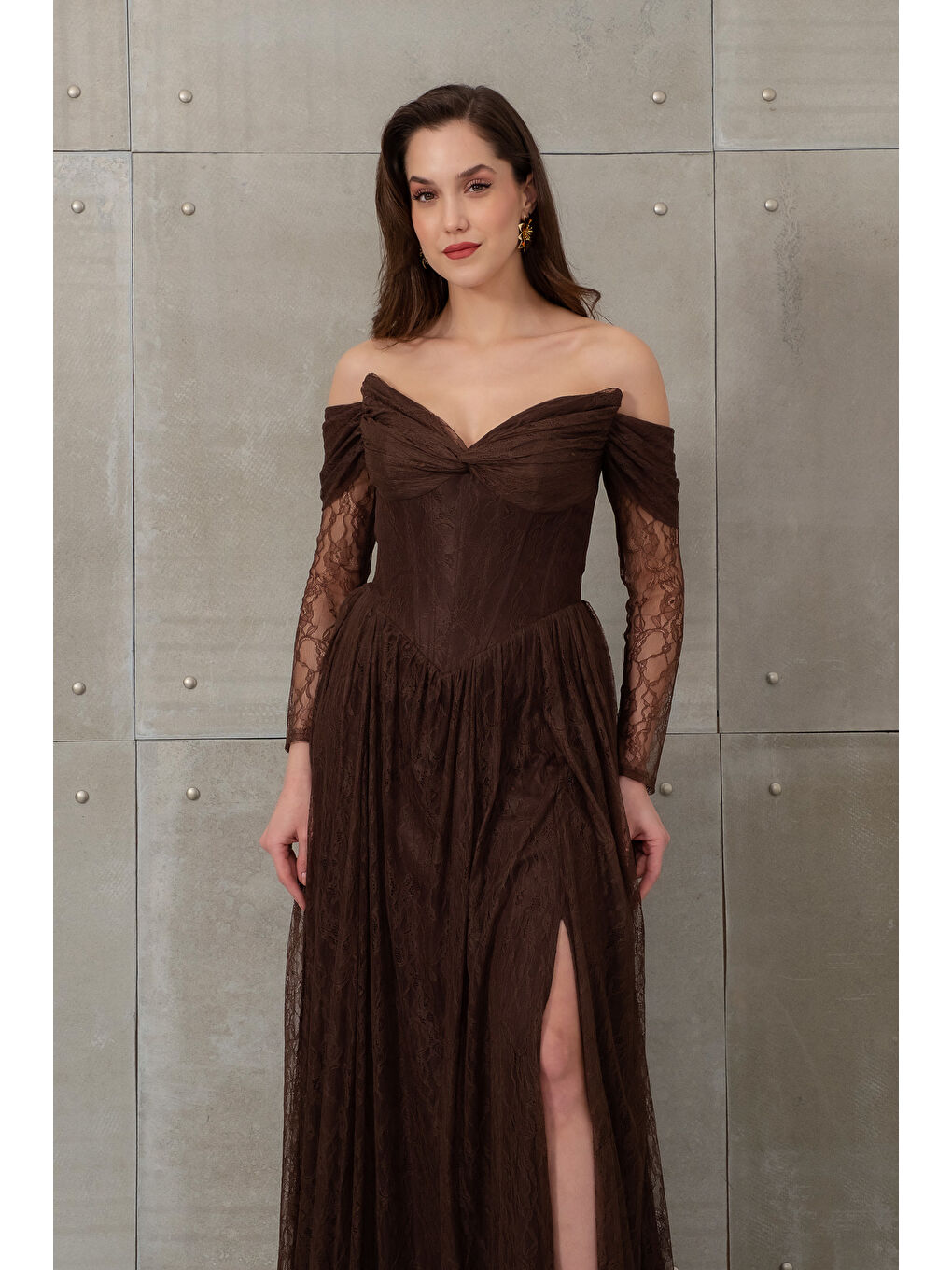 Kadın Kahverengi Kayık Yaka Dantel Detay Uzun Abiye Elbise-2