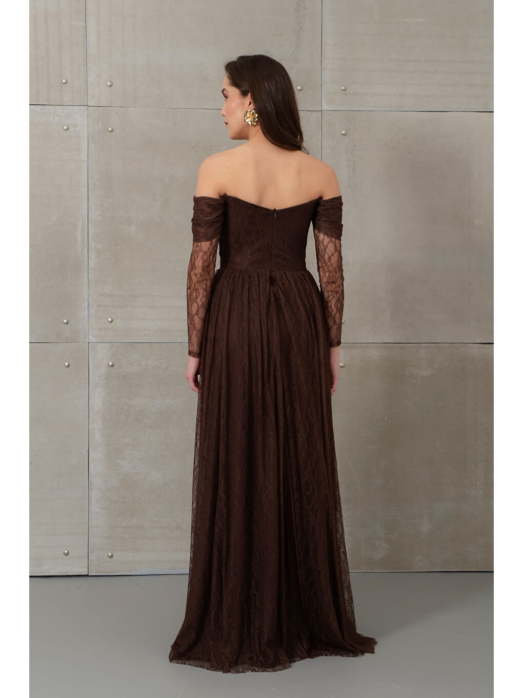 Kadın Kahverengi Kayık Yaka Dantel Detay Uzun Abiye Elbise-5