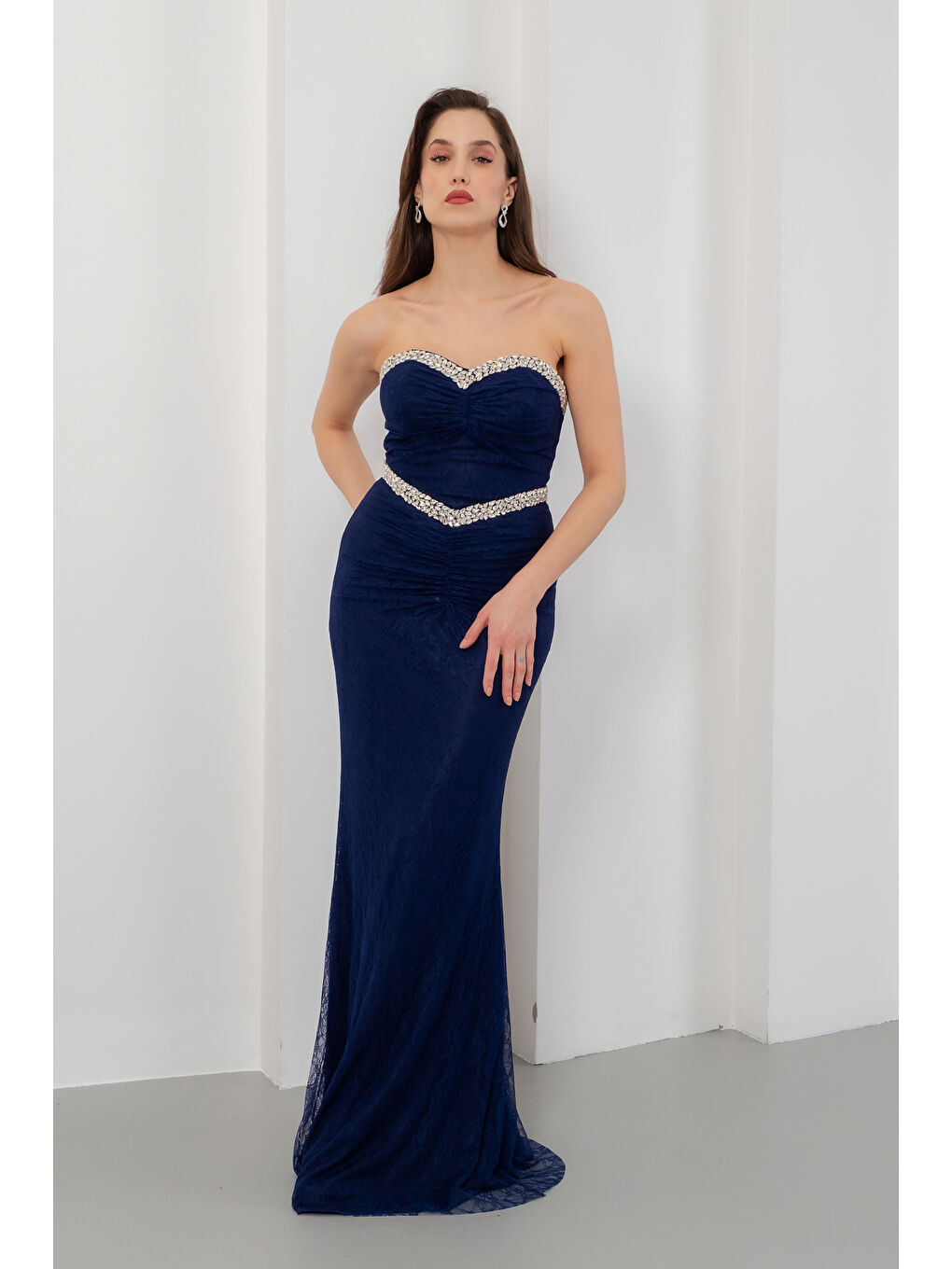 Kadın Lacivert Straplez Yaka Dantel Detay Taşlı Uzun Abiye Elbise-1