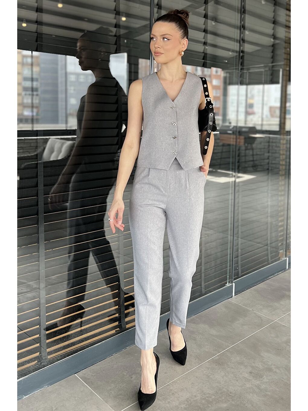 Gri Kadın Düğme Detaylı Astarlı Yelek Pantolon İkili Takım-1