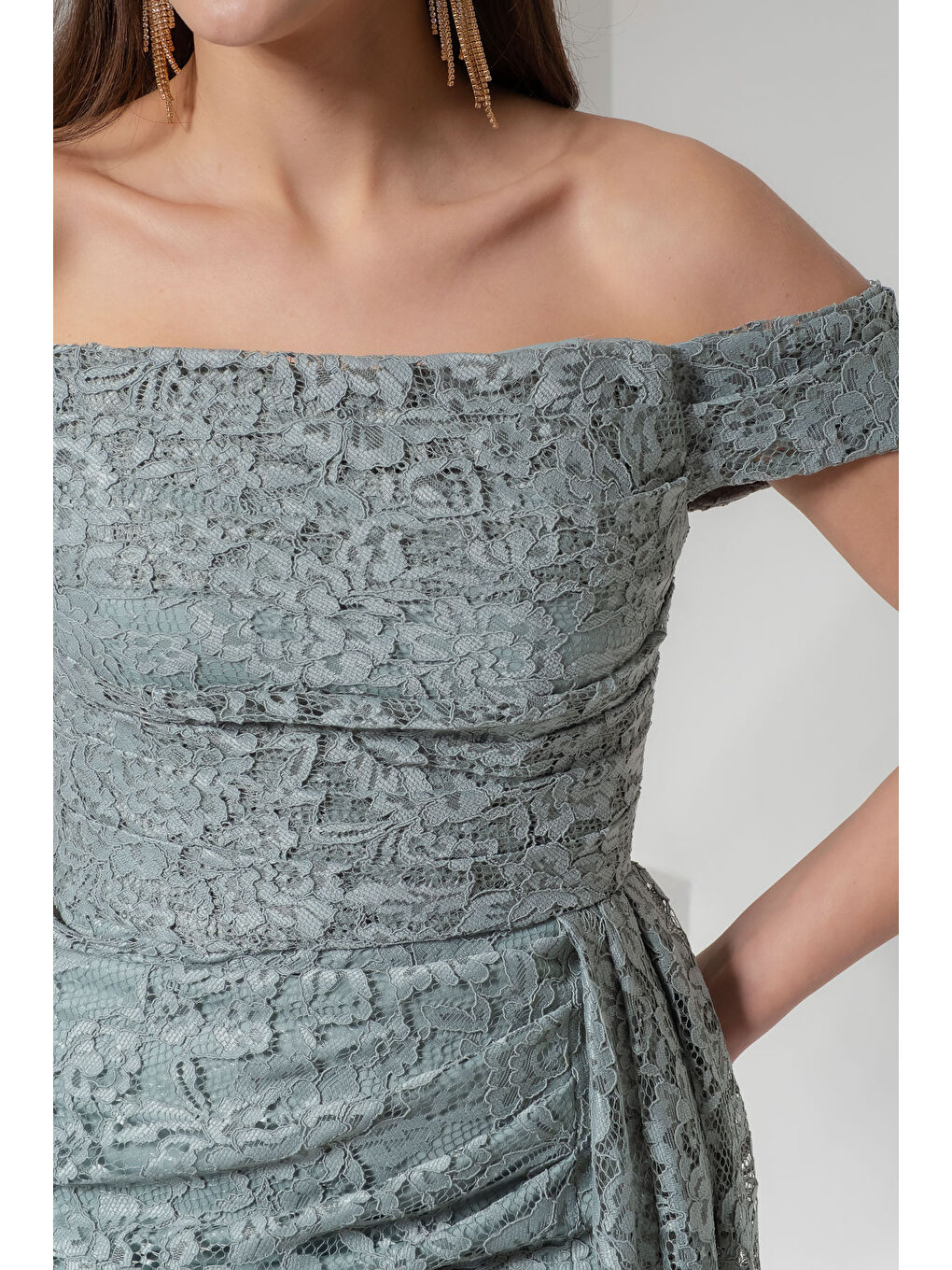 Kadın Mint Yeşili Kayık Yaka Dantelli Midi Abiye Elbise-4