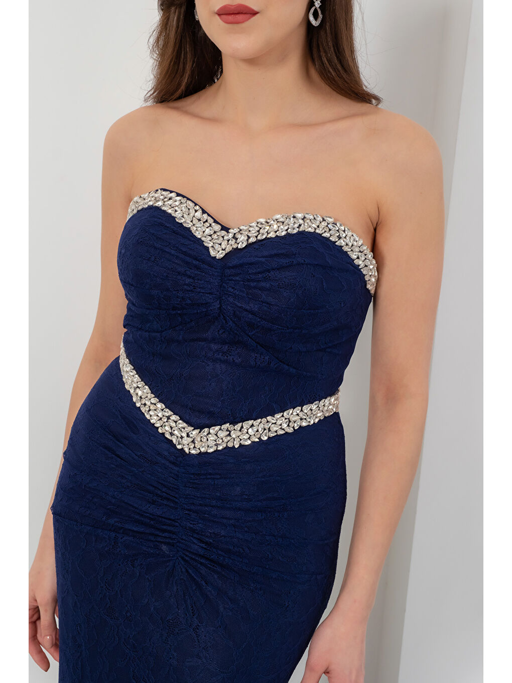 Kadın Lacivert Straplez Yaka Dantel Detay Taşlı Uzun Abiye Elbise-2