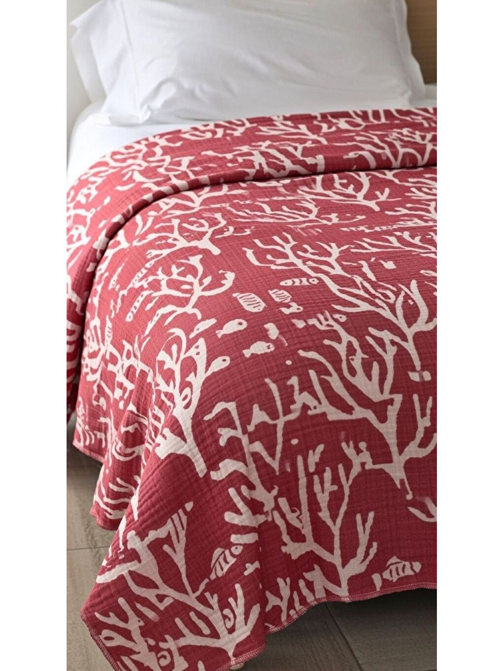 Kırmızı Mercan Desen 4 Katlı Müslin Pike Yatak Örtüsü Battal Boy 240x260 cm