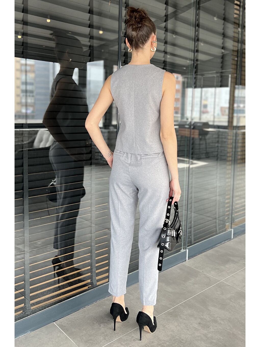 Gri Kadın Düğme Detaylı Astarlı Yelek Pantolon İkili Takım-2